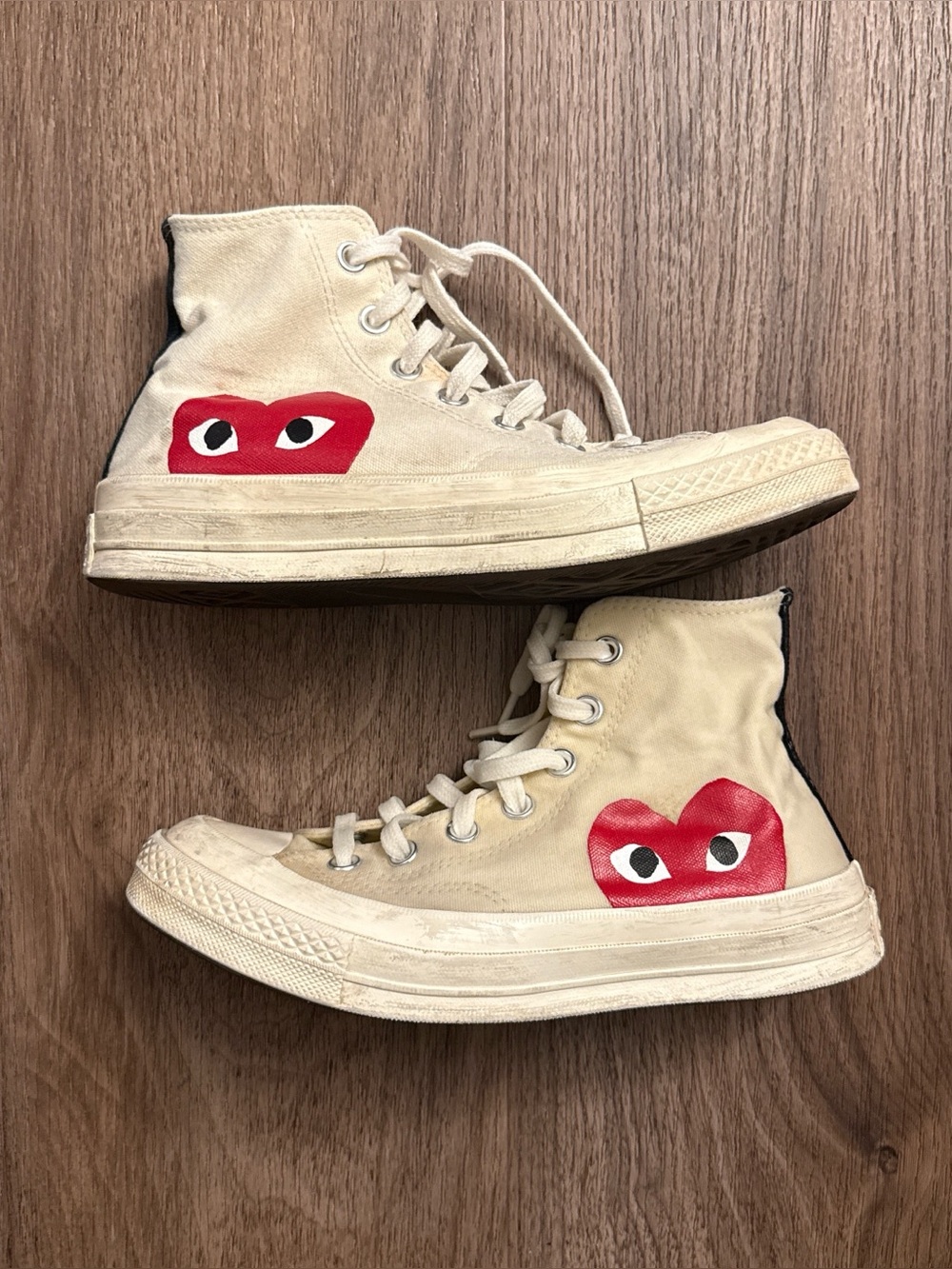 comme des garçons play Cream & white Converse heart sneakers. Women size 7 1/2.
